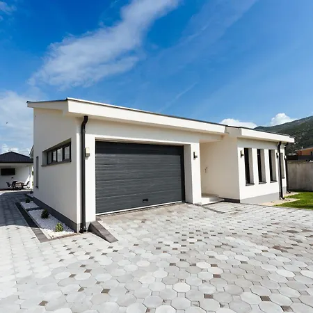 Villa Mirage *