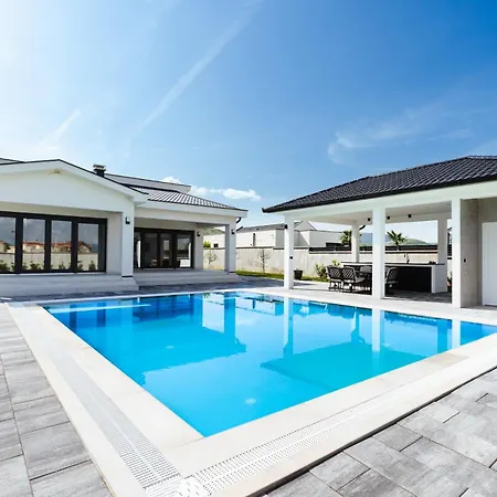 Villa Mirage