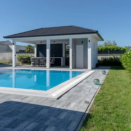 Villa Mirage *