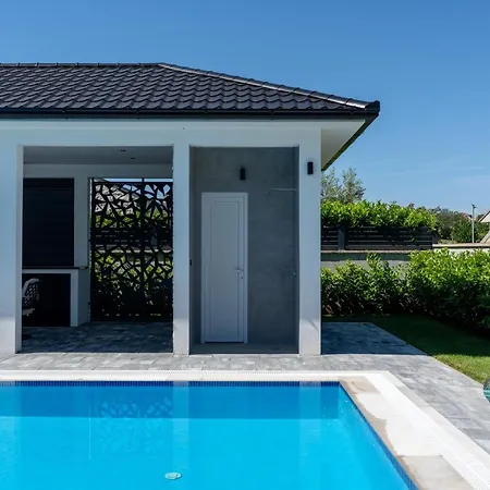 Villa Mirage *